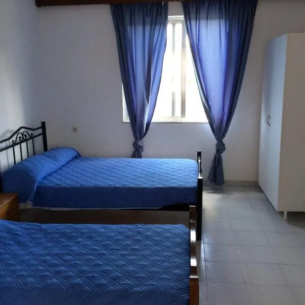 House with Sea View close to Platanias, hotel in Vrísai