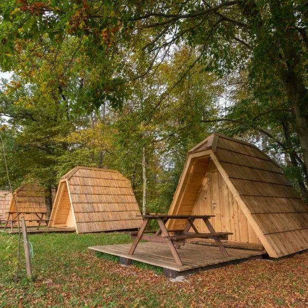 Glamping Village - Speleo Camp, hotel v destinaci Logatec