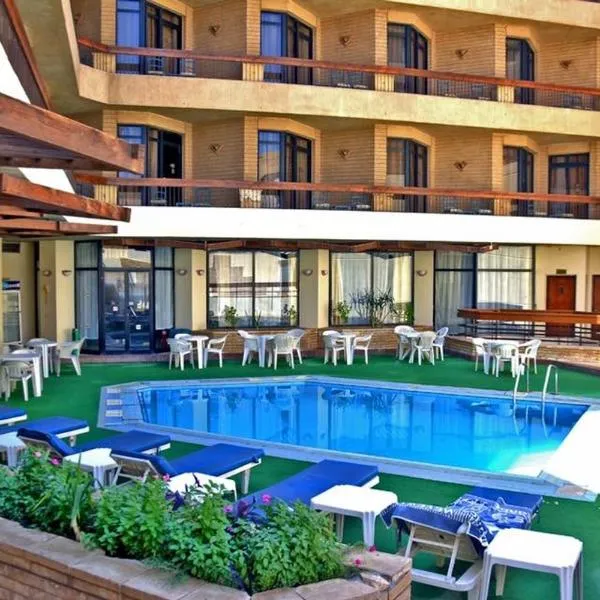 Gaddis Hotel, Suites and Apartments, hotel di Al Ba‘īrāt