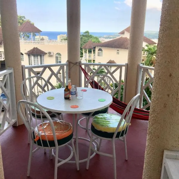 #D1 castle STUDIO WIFI KING bed Ocho Rios Jamaica, hotel v destinaci Ocho Rios