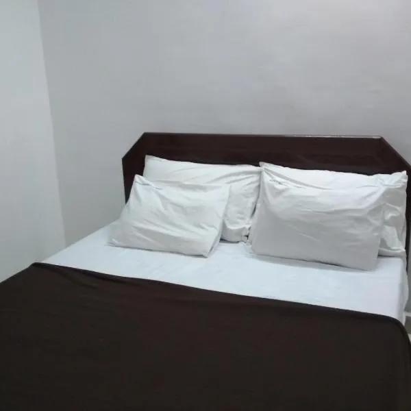 Haritha Apartments, Helpful Staff, Near Bus & Railway Station, Geyser, TV, Best priced Family-Only Apartments in Tirupati, Big Families, Groups Welcome, hotel a Tirupati
