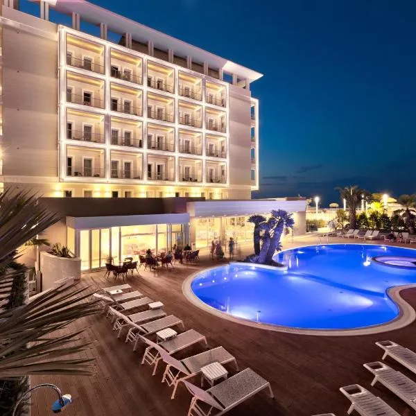 Hotel Ambasciatori، فندق في Misano Marina