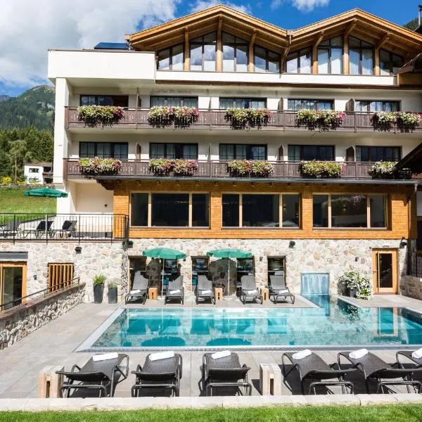 Hotel Gridlon: Pettneu am Arlberg şehrinde bir otel