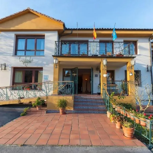 Apartamentos Trébede, hotel v destinaci Barro de Llanes
