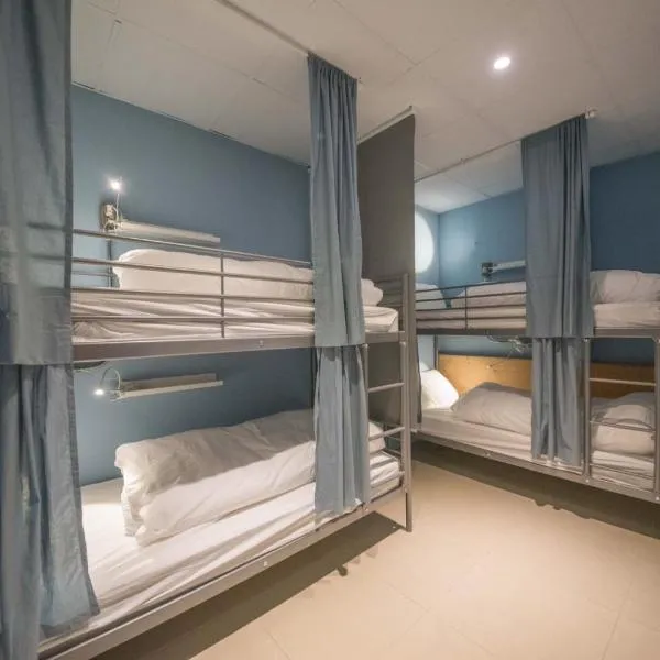 Deer Traveler Hostel, hotel u gradu 'Yuchi'