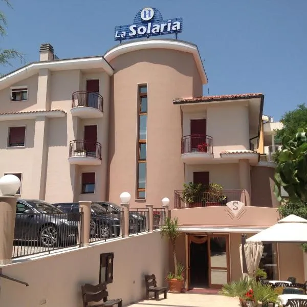Hotel e Appartamenti La Solaria con parcheggio gratuito a soli 450 MT dalla nuova Basilica di Padre Pio, hotel in San Giovanni Rotondo