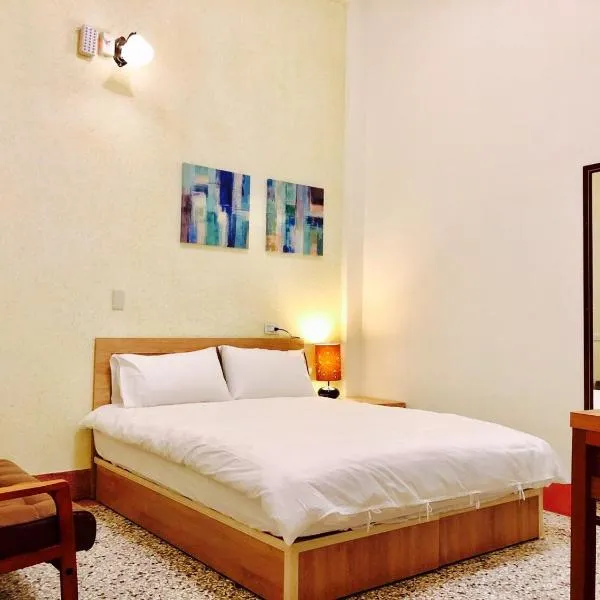 Freedom B&B, hotel en Tainan