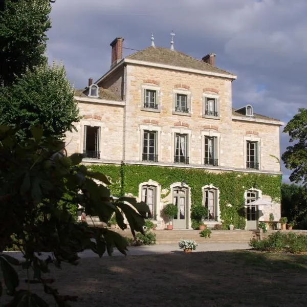 Château des Charmes, hotel in Guéreins