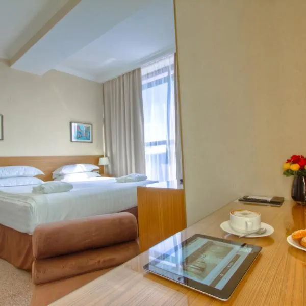 City Hotel Bishkek، فندق في بيشكيك