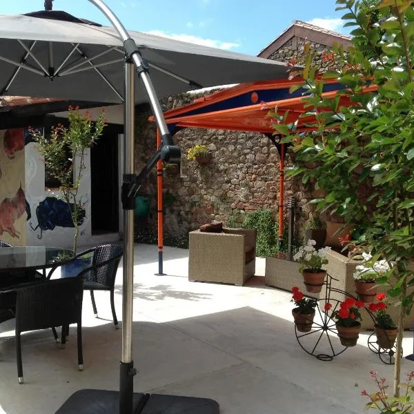 Apartamentos Rurales La Villa de Piedra, hotel v destinaci Cartes