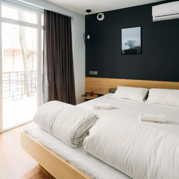 Yard Hostel & Coffee, hotel v destinaci Černovice