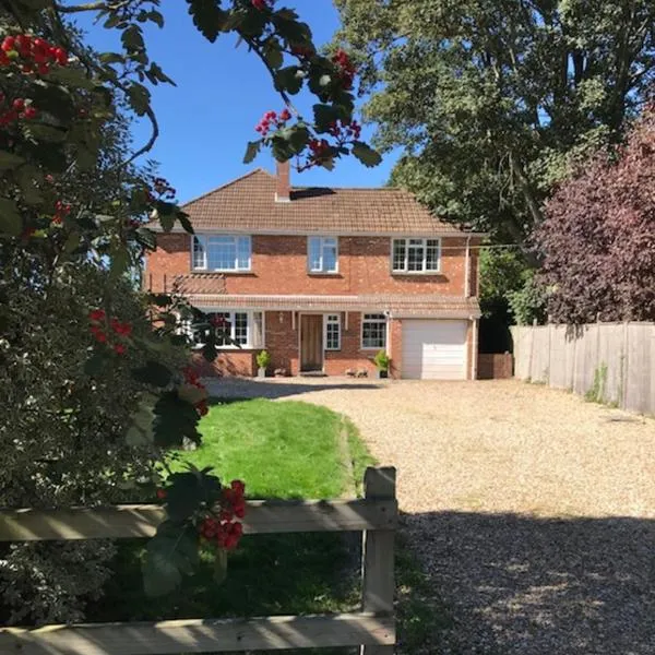 Barnfield Bed and Breakfast, hotel in Damerham