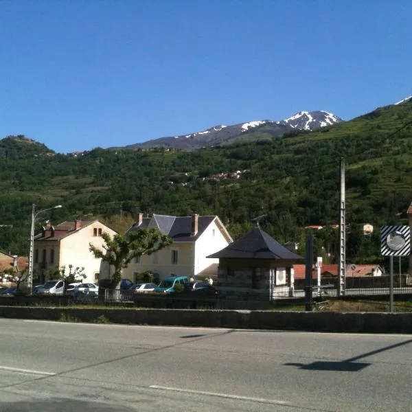 Hôtel de la Paix, hotel en Perles-et-Castelet