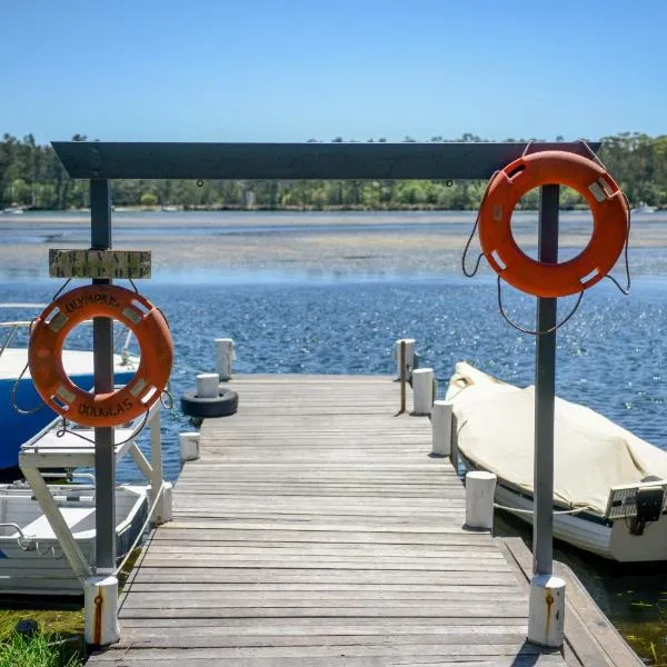 Calm Waters Waterfront Cottages, hotel v destinaci Sussex inlet