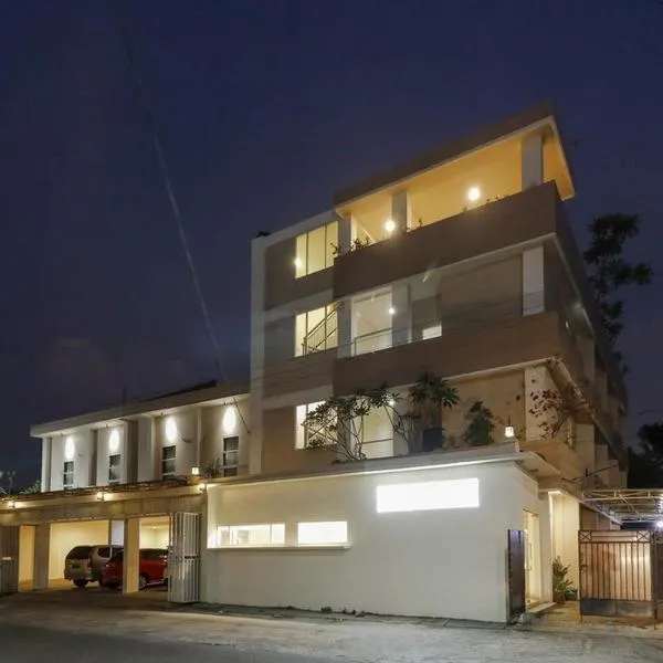 RedDoorz near Stadion Manahan Solo、スラカルタのホテル