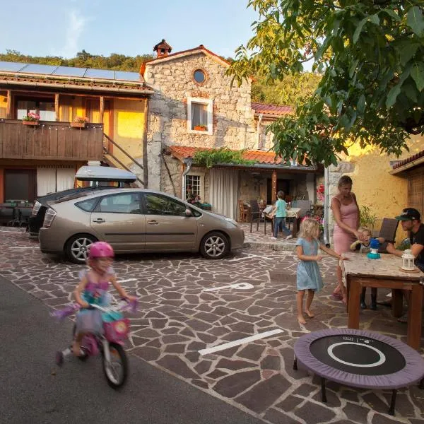 Hostel Xaxid, hotelli kohteessa Črni Kal