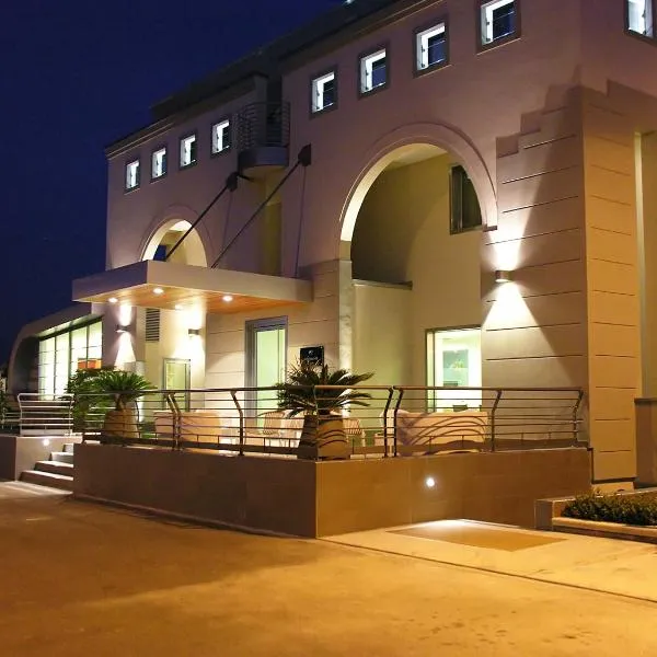 Hotel La Conchiglia, hotel v destinaci Romano di Lombardia