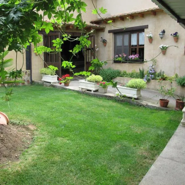 Albergue San Pelayo, hotel in Villaturiel