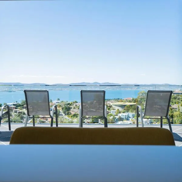 Amazing Sea Views Luxury Guest House, hotel i Hobart
