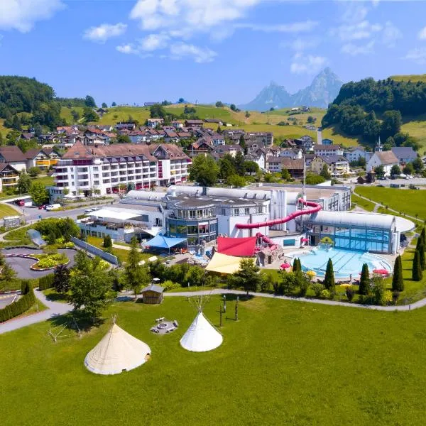Swiss Holiday Park Resort, hôtel à Morschach