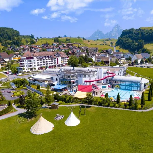 Swiss Holiday Park Resort, hotel in Fluelen