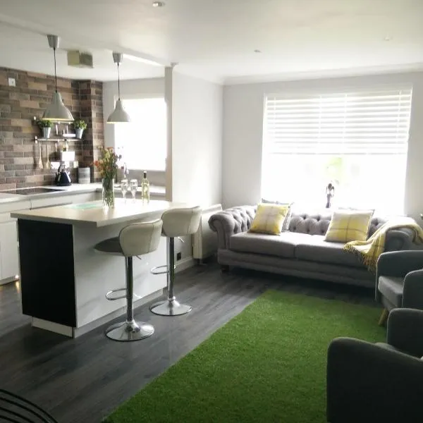 Boutique Coastal appt nr Edinburgh, hotel em Saint Davids