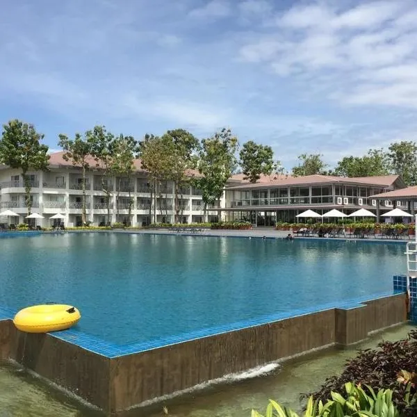 Century Langkasuka Resort Langkawi, hotel v mestu Pantai Cenang