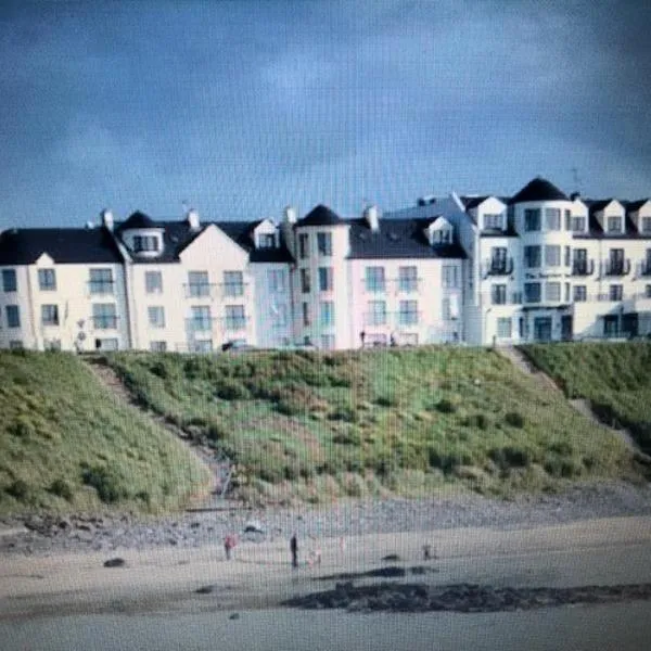 Beach Front Apt Portballintrae , Bushmills close to Royal Portrush Golf Club, hotel en Portballintrae