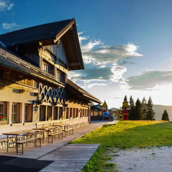 Alpska Perla Apartments, hotel i Cerkno