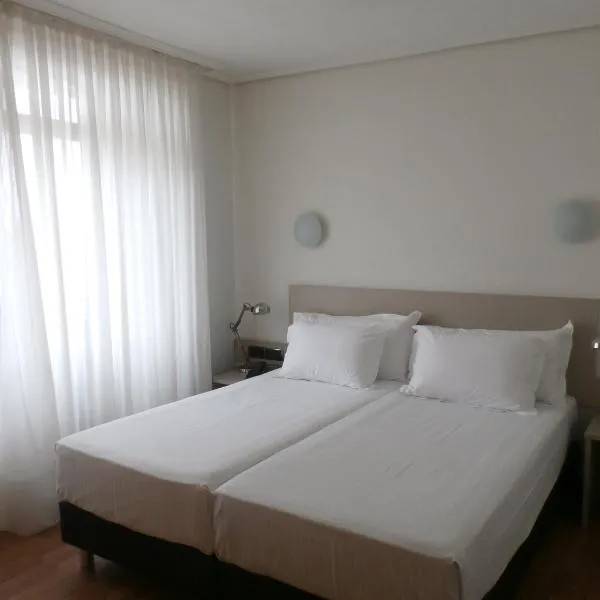 Hotel Los Angeles, hotell i Guarnizo