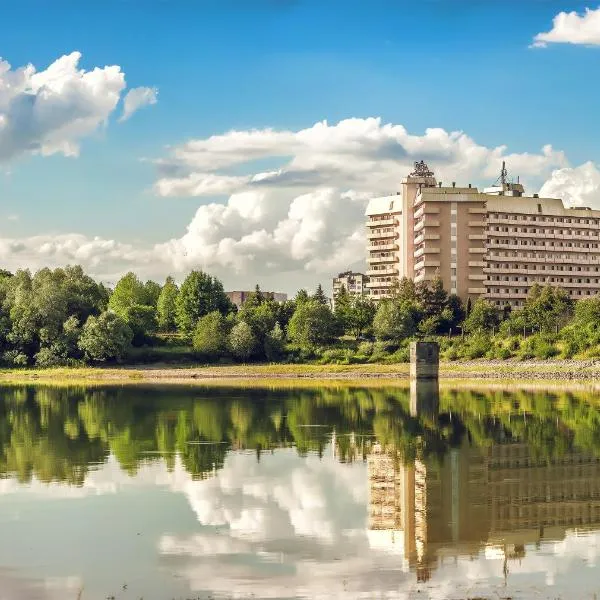 Resort Hotel Karpaty: Oriv şehrinde bir otel