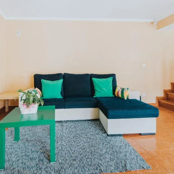 10 min from the beach Game room with fireplace Pool, hotel in Seixo