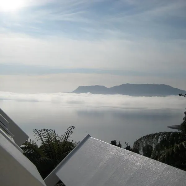 te Whare -Lake Tarawera tree-top nest, hotel v destinaci Lake Tarawera