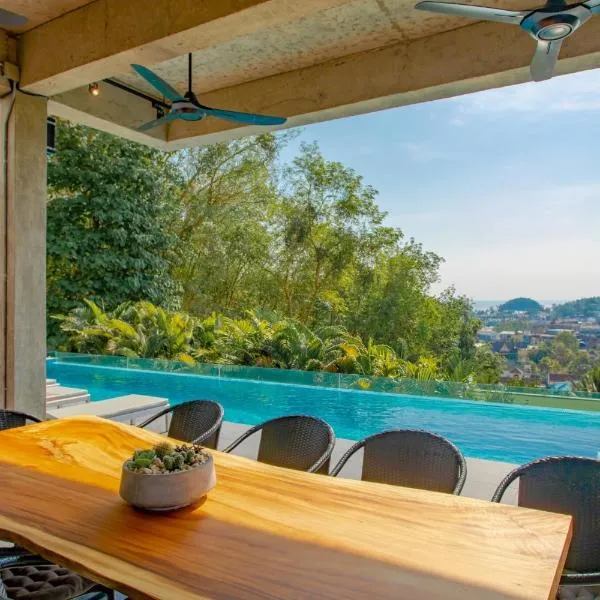 Baan Saint-Tropez Seaview Villas Kata Beach, Hotel in Strand Kata