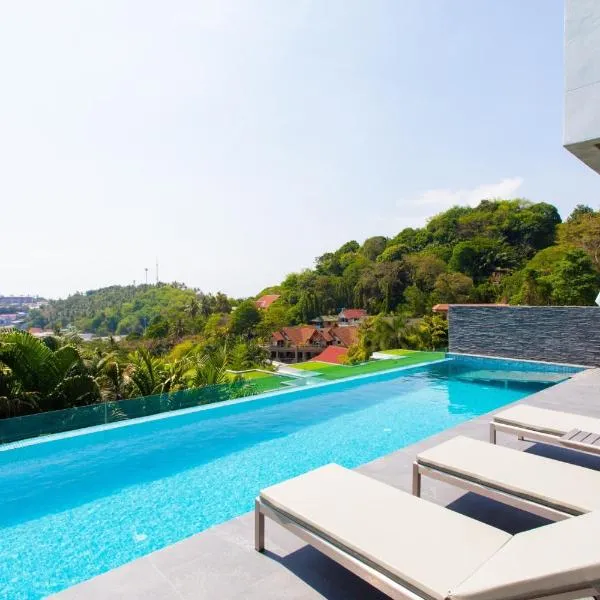 Baan Saint-Tropez Seaview Villas Kata Beach, hotel in Kata Beach