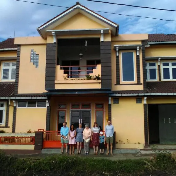 TriDwi Homestay, hotel em Parakan