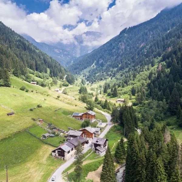 Chalet Alpenrose Bio Wellness Naturhotel, hotel in Ossana