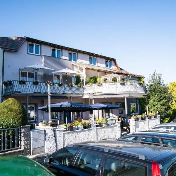 Pension & Restaurant La Amalia, hotel em Bad Sauerbrunn