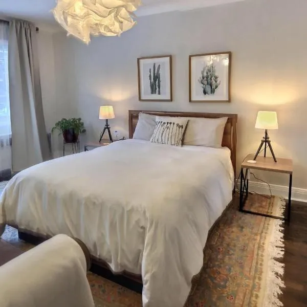 Gite du Survenant Montreal, hotel in Montreal