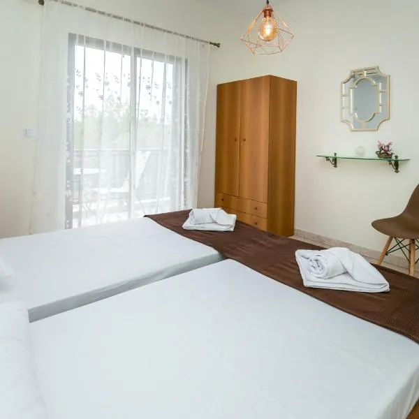 Studios Evis, hotell i Potos