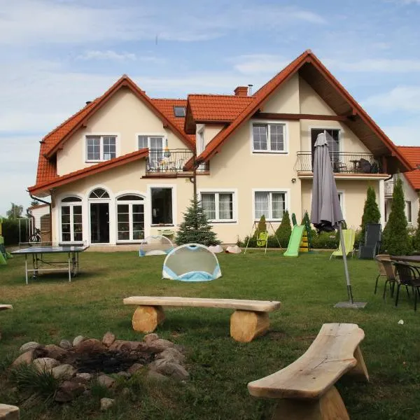 Dworek Łeba i Domki Ranczo Itrich, hotel v Łebe