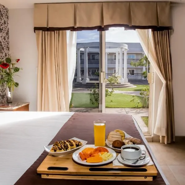 Hotel Santorian, готель у місті Ермосільо