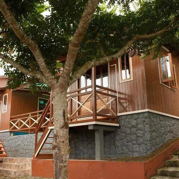 GUEST HOUSE QUINTA NATURAL Bangalots, хотел в Ponta Figo