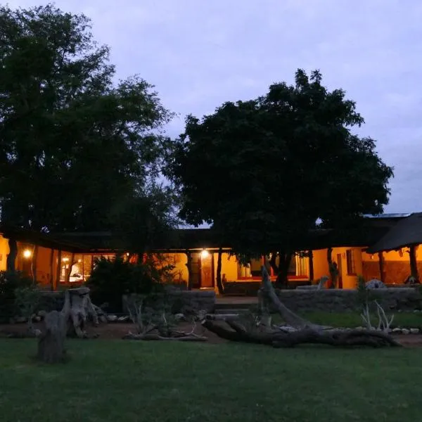 Adonsonia Lodge, hotel a Grietjie Game Reserve