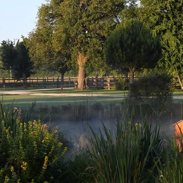 Domaine de La Lochetière Chambres d'hôtes, hotel in Saint-Maurice-lès-Charencey