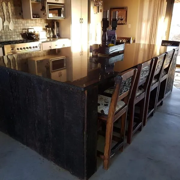 Lodge Twentyfour Mabalingwe Nature Reserve, hotel v destinaci Warmbaths