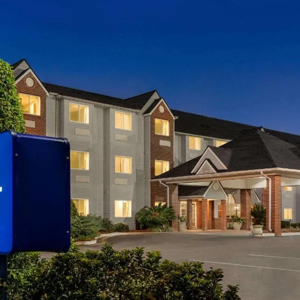 Microtel Inn & Suites by Wyndham, hotell i Tifton