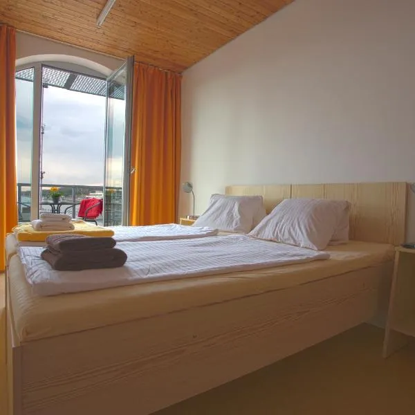 Labe Aréna Račice, hotel v mestu Štětí