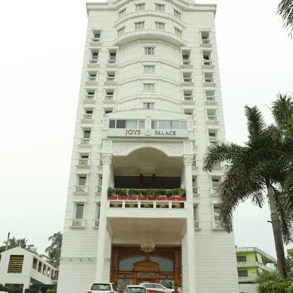 Joys Palace Hotel, hotel em Thrissur