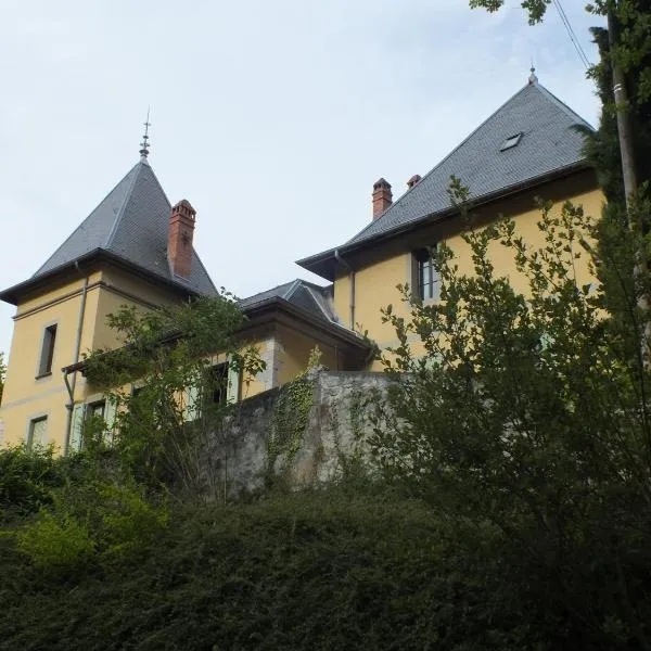 Chateau du Donjon, מלון בDrumettaz-Clarafond